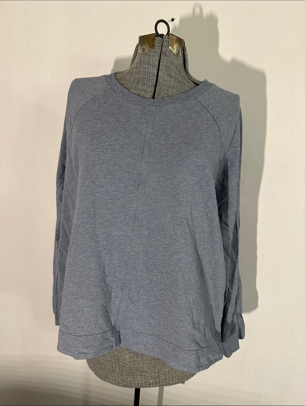 Athleta Women's Light Heather Blue Raglan Sweatshirt